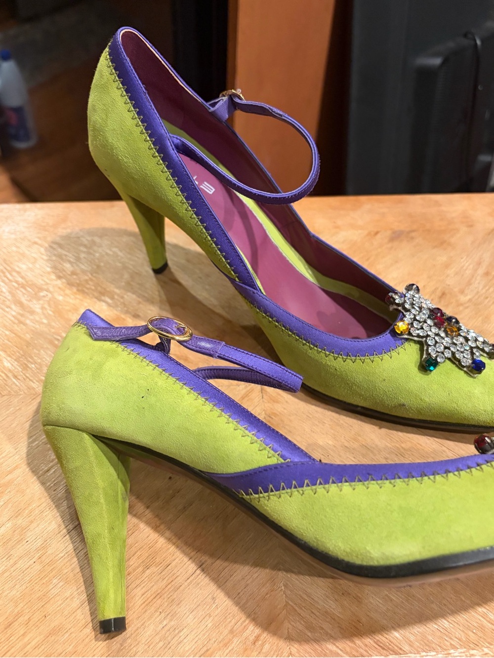 Etro Lime Green and Purple Suede Pointed Mary Jane Pumps with Jeweled Brooch - Picture 5 of 16